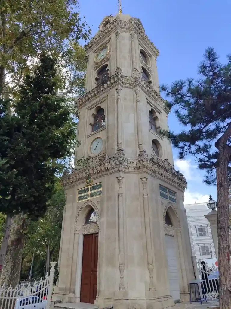 yıldız sarayı saat kulesi